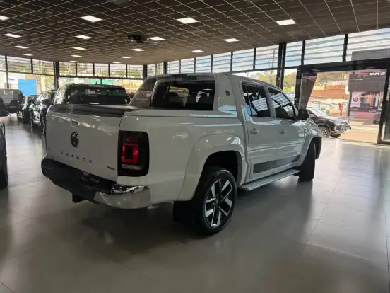 VOLKSWAGEN-AMAROK-2024