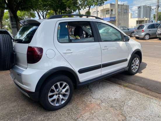 VOLKSWAGEN-CROSSFOX-2014