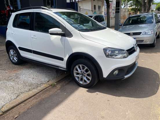 VOLKSWAGEN-CROSSFOX-2014