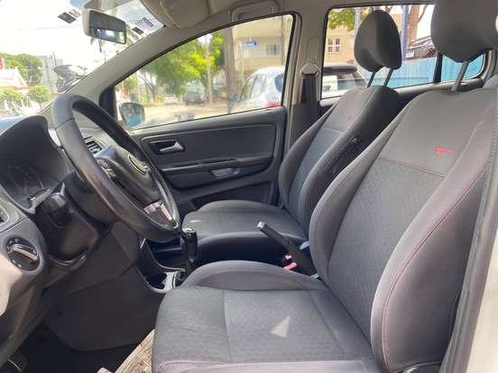 VOLKSWAGEN-CROSSFOX-2014