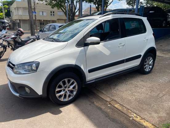 VOLKSWAGEN-CROSSFOX-2014
