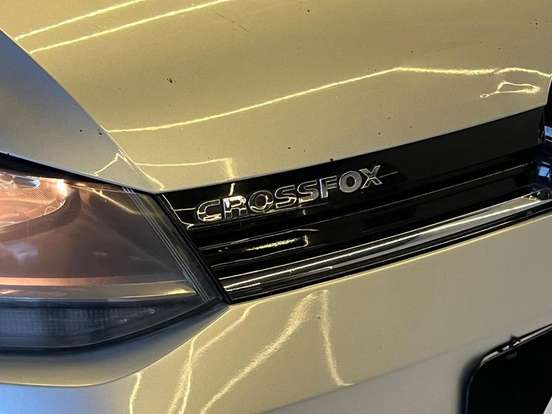 VOLKSWAGEN-CROSSFOX-2015