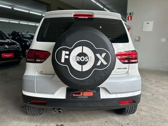 VOLKSWAGEN-CROSSFOX-2015