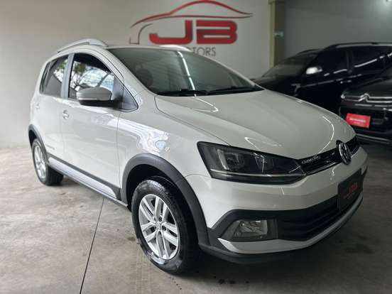 VOLKSWAGEN-CROSSFOX-2015