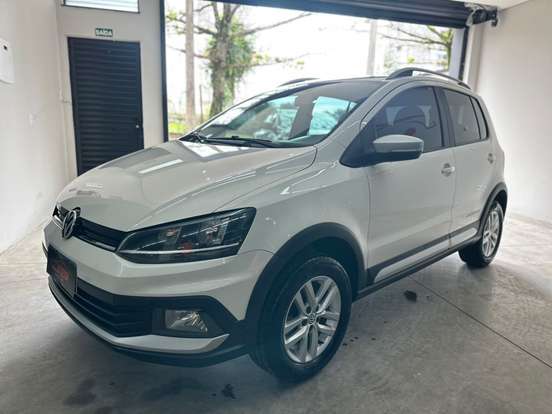 VOLKSWAGEN-CROSSFOX-2015