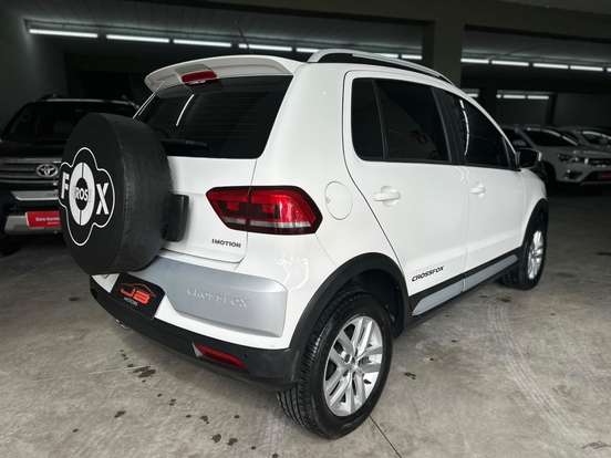 VOLKSWAGEN-CROSSFOX-2015