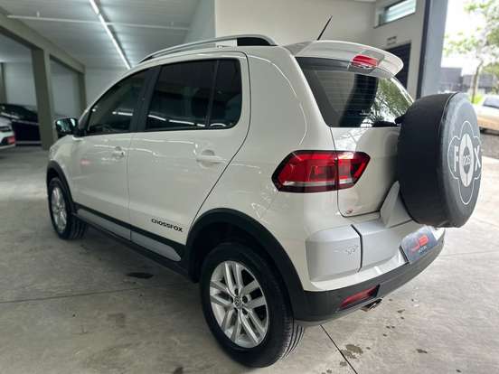 VOLKSWAGEN-CROSSFOX-2015