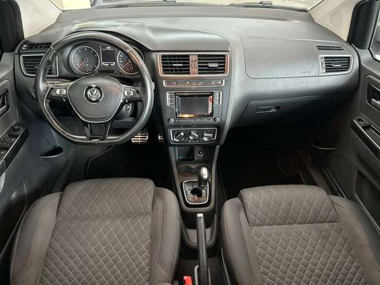 VOLKSWAGEN-CROSSFOX-2015