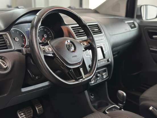 VOLKSWAGEN-CROSSFOX-2015