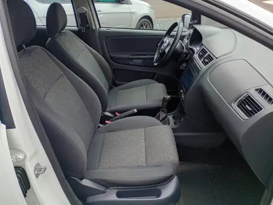 VOLKSWAGEN-FOX-2012