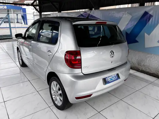 VOLKSWAGEN-FOX-2012