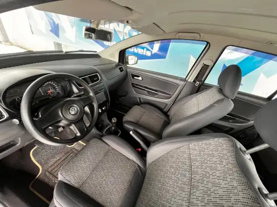 VOLKSWAGEN-FOX-2012