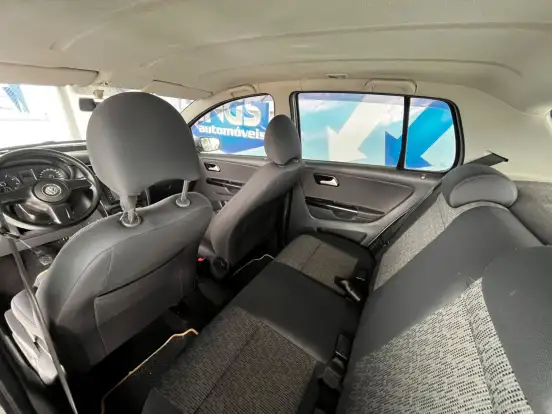 VOLKSWAGEN-FOX-2012