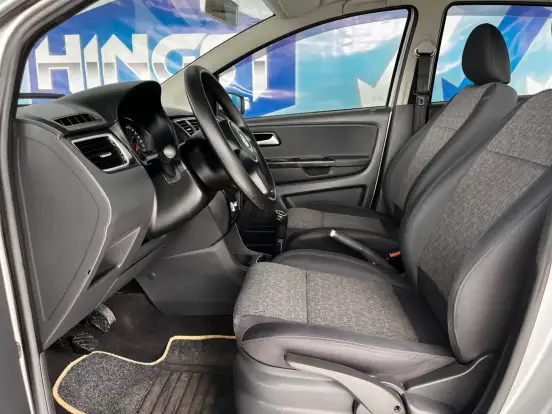 VOLKSWAGEN-FOX-2012