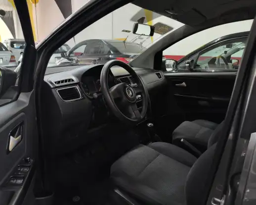 VOLKSWAGEN-FOX-2012