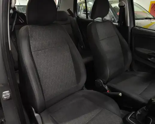 VOLKSWAGEN-FOX-2012