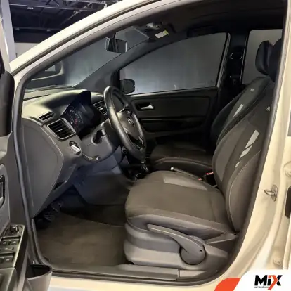 VOLKSWAGEN-FOX-2017