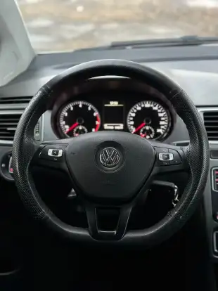 VOLKSWAGEN-FOX-2018