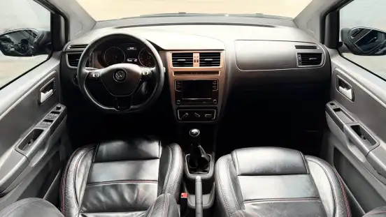 VOLKSWAGEN-FOX-2019
