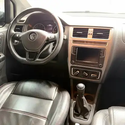 VOLKSWAGEN-FOX-2019