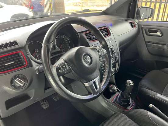 VOLKSWAGEN-FOX-1.6 MI ROCK IN RIO 8V FLEX 4P MANUAL VOLKSWAGEN-FOX-2013