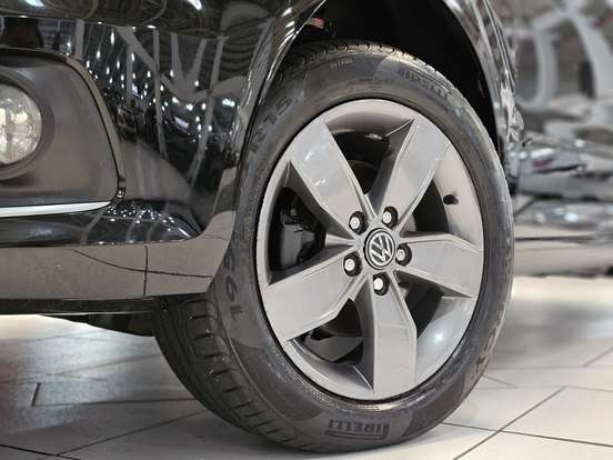 VOLKSWAGEN-FOX-2018