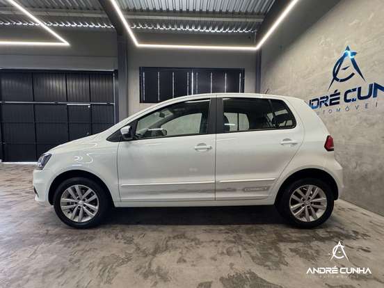 VOLKSWAGEN-FOX-1.6 MSI TOTAL FLEX CONNECT 4P MANUAL VOLKSWAGEN-FOX-2017