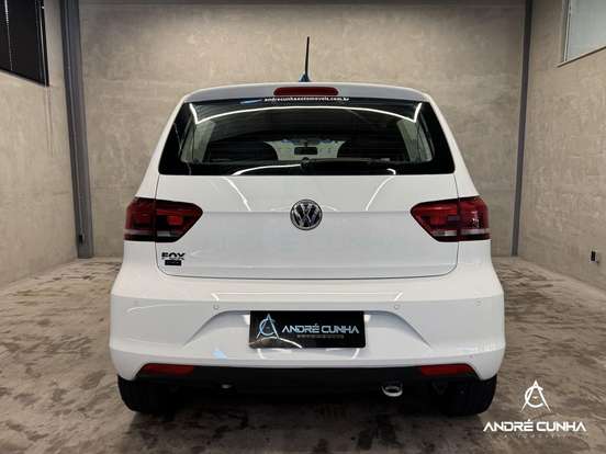 VOLKSWAGEN-FOX-2017