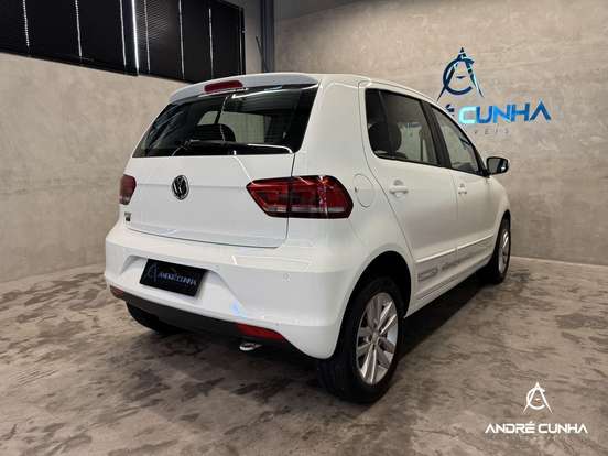 VOLKSWAGEN-FOX-2017
