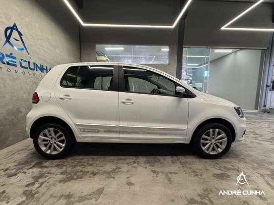 VOLKSWAGEN-FOX-2017