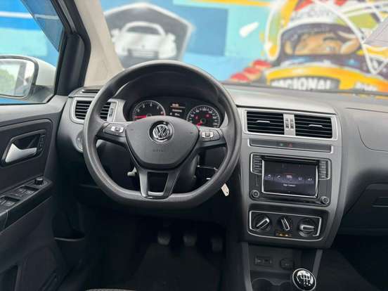 VOLKSWAGEN-FOX-1.6 MSI TOTAL FLEX CONNECT 4P MANUAL VOLKSWAGEN-FOX-2017