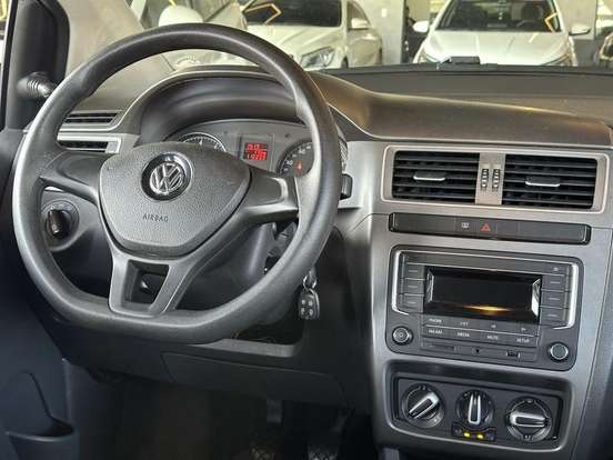 VOLKSWAGEN-FOX-2016