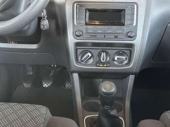 VOLKSWAGEN-FOX-2016