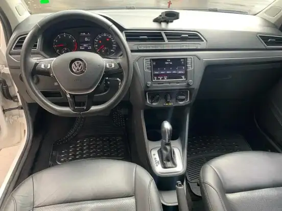VOLKSWAGEN-GOL-2021