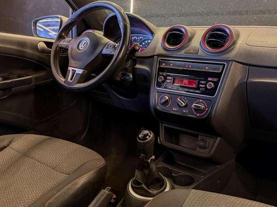 VOLKSWAGEN-GOL-2015