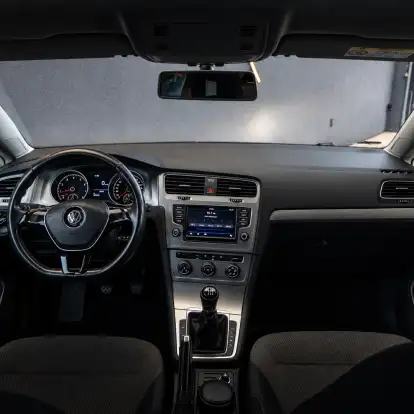 VOLKSWAGEN-GOLF-2017