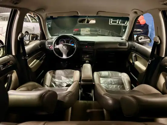 VOLKSWAGEN-GOLF-2007