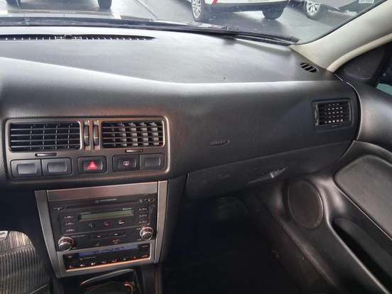 VOLKSWAGEN-GOLF-2011