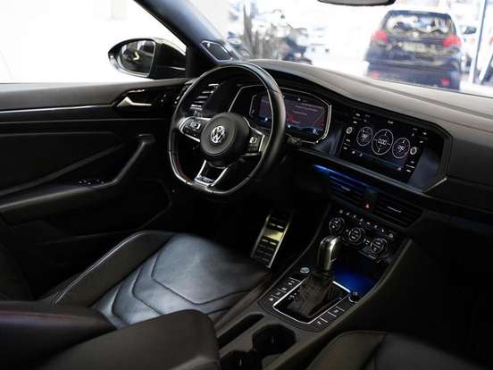VOLKSWAGEN-JETTA-2020