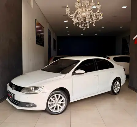 VOLKSWAGEN-JETTA-2014