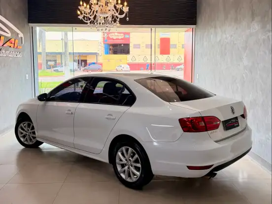 VOLKSWAGEN-JETTA-2.0 COMFORTLINE FLEX 4P TIPTRONIC VOLKSWAGEN-JETTA-2014
