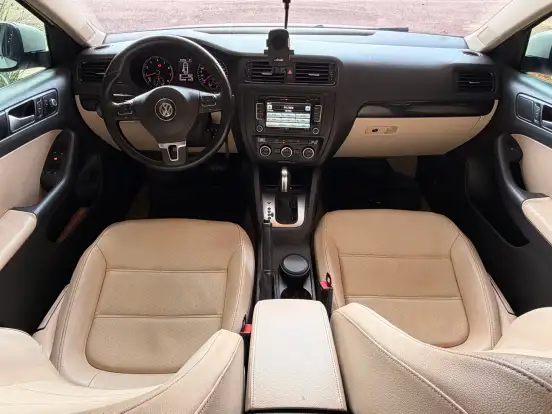 VOLKSWAGEN-JETTA-2014