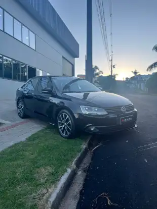 VOLKSWAGEN-JETTA-2011