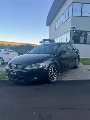 VOLKSWAGEN-JETTA-2011