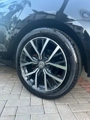 VOLKSWAGEN-JETTA-2011