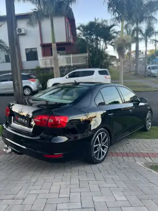VOLKSWAGEN-JETTA-2011