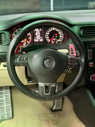 VOLKSWAGEN-JETTA-2012