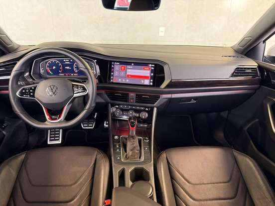 VOLKSWAGEN-JETTA-2024