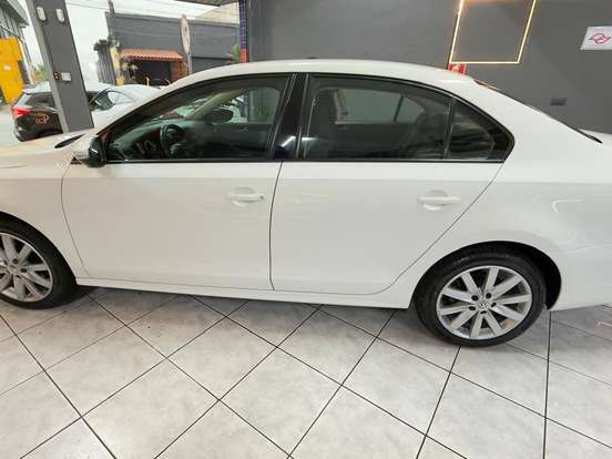 VOLKSWAGEN-JETTA-2.0 COMFORTLINE FLEX 4P TIPTRONIC VOLKSWAGEN-JETTA-2012
