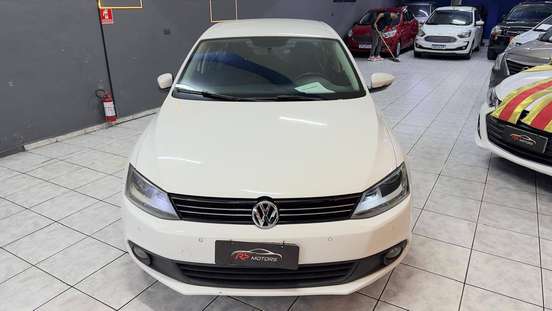VOLKSWAGEN-JETTA-2012